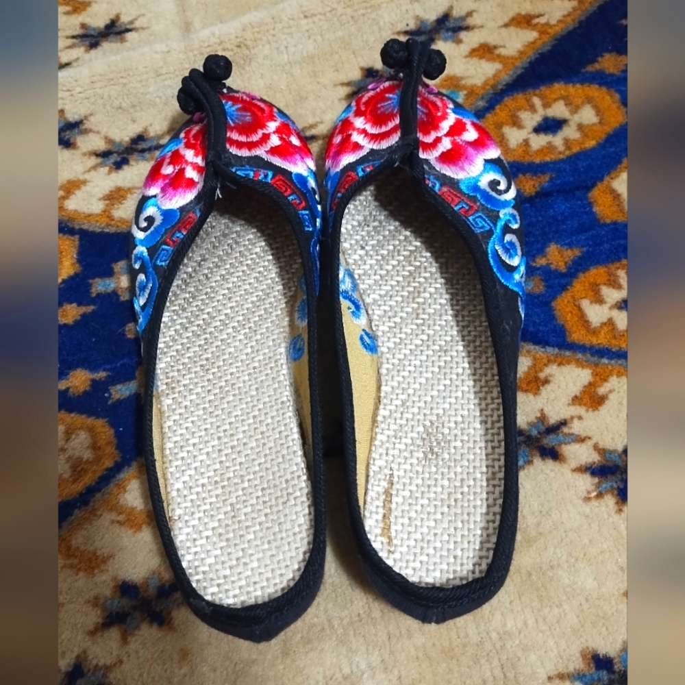Embroidered Flower Shoes size 38